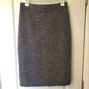 Banana Repulic Gray Skirt, knee length, size 6